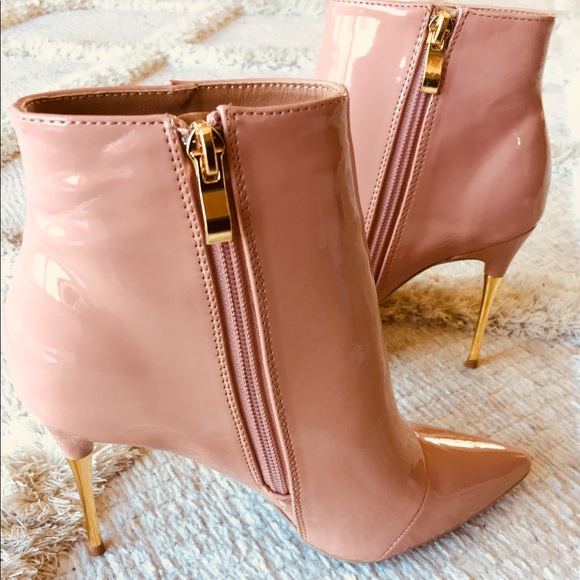 Showtime - Picture 4 of 5